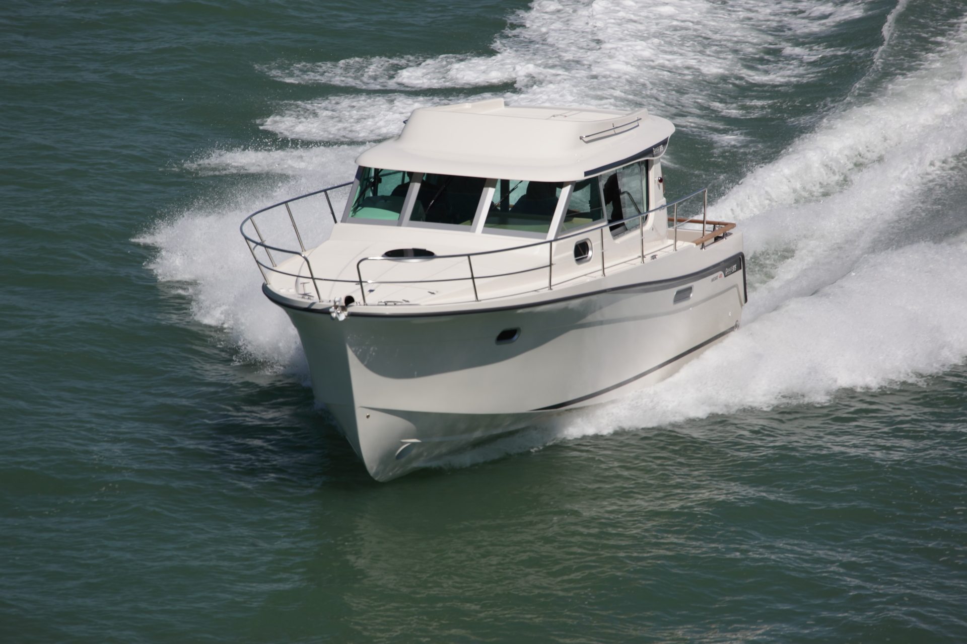 bateau-moteur-ocqueteau-range-cruiser-975-fly-inboard-notre-gamme
